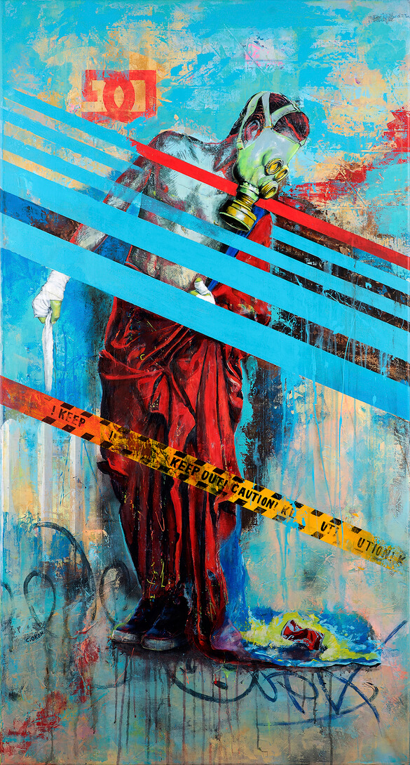 Acid Light – Willkommen in der Glitzerwelt unserer Zeit. Figur in roter Draperie mit Gasmaske, von türkisblauen Diagonalen und Caution-Tape durchschnitten; urbanes Setting, Neonstimmung.