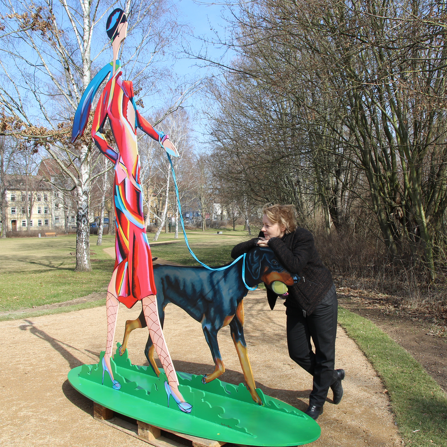 Skulptur Dame mit Dobermann